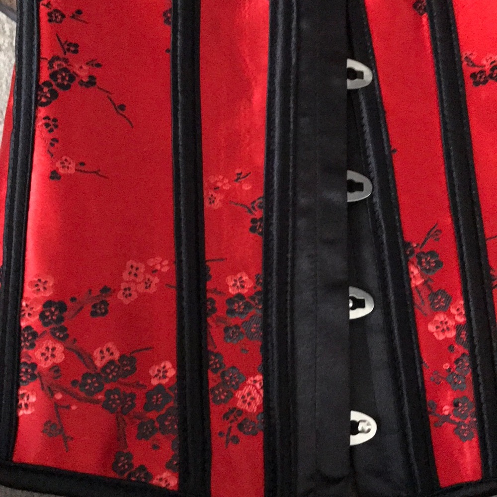 Beautiful red corset. - Picture 4 of 4